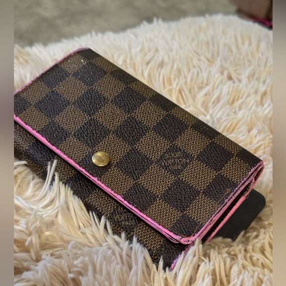 Hand painted LV wallets. 2 separate - Picture 13 of 16